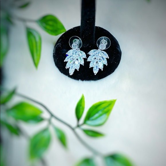 Earring - Picture 2 of 2